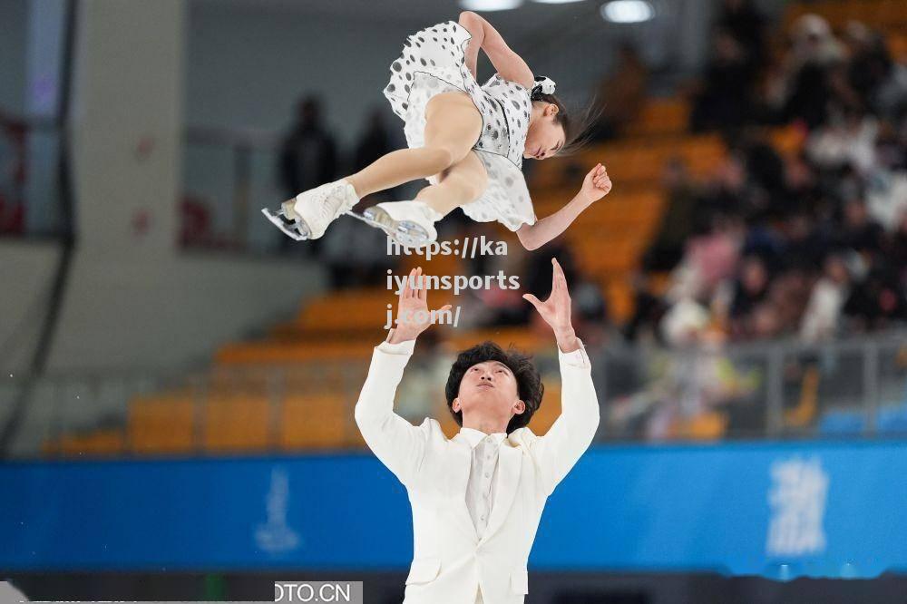 泰国女队成功获得花样滑冰团体冠军